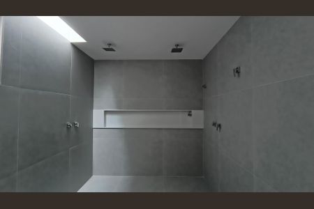 Casa de condomínio para alugar com 510m², 4 quartos e 2 vagasBanheiro da Suíte 2