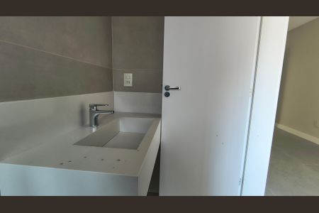 Casa de condomínio para alugar com 510m², 4 quartos e 2 vagasBanheiro da Suíte 4
