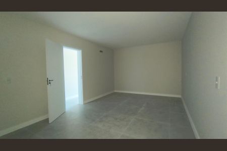 Casa de condomínio para alugar com 510m², 4 quartos e 2 vagasCloset da Suíte 2