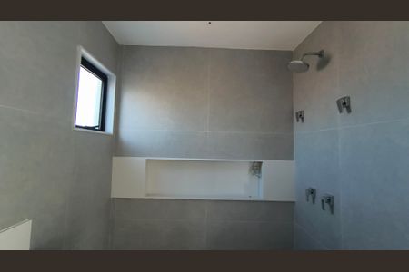 Casa de condomínio para alugar com 510m², 4 quartos e 2 vagasBanheiro do Sótão 