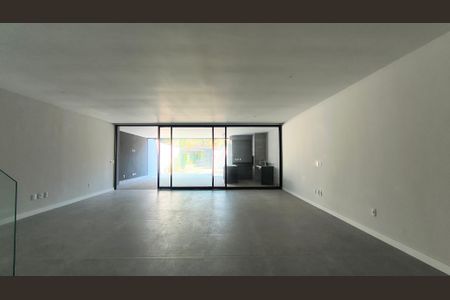 Sala de casa de condomínio para alugar com 4 quartos, 510m² em Barra da Tijuca, Rio de Janeiro
