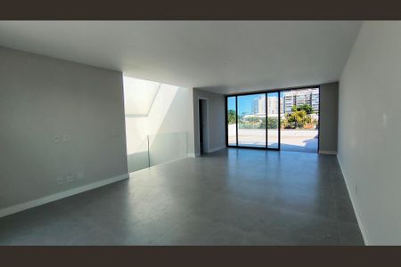 Casa de condomínio para alugar com 510m², 4 quartos e 2 vagasSótão 