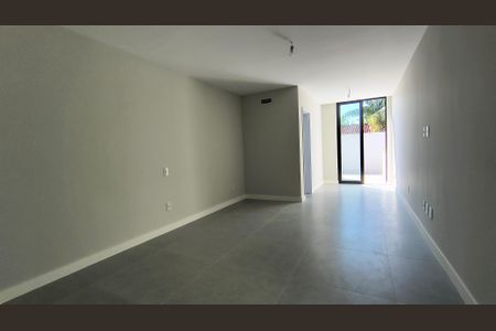 Casa de condomínio para alugar com 510m², 4 quartos e 2 vagasSuíte 3