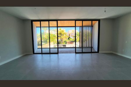 Casa de condomínio para alugar com 510m², 4 quartos e 2 vagasSuíte 2
