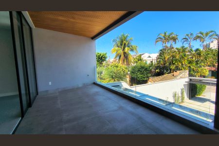 Casa de condomínio para alugar com 510m², 4 quartos e 2 vagasVaranda da Suíte 2