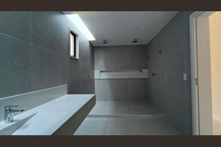 Casa de condomínio para alugar com 510m², 4 quartos e 2 vagasBanheiro da Suíte 2
