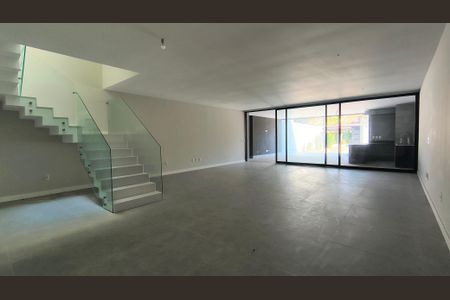 Sala de casa de condomínio para alugar com 4 quartos, 510m² em Barra da Tijuca, Rio de Janeiro