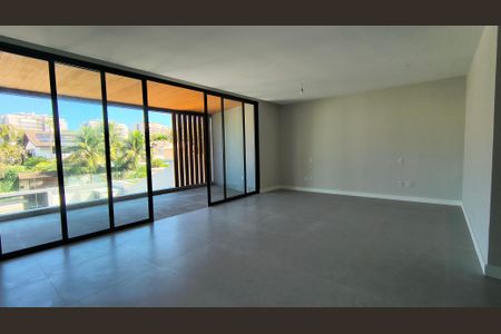 Casa de condomínio para alugar com 510m², 4 quartos e 2 vagasSuíte 2