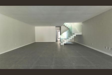 Casa de condomínio para alugar com 510m², 4 quartos e 2 vagasSala
