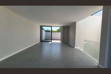 Casa de condomínio para alugar com 510m², 4 quartos e 2 vagasSótão 