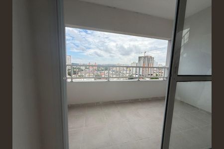 Apartamento à venda com 67m², 1 quarto e sem vagaBalcony com vista para a cidade, com piso de cerâmica e balcão de metal.