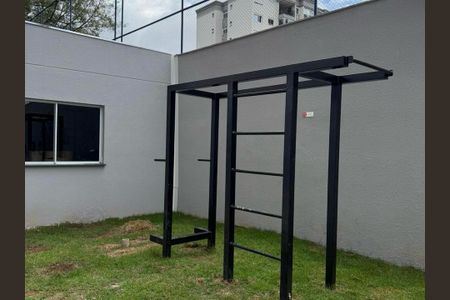 Apartamento à venda com 67m², 1 quarto e sem vagaPergola em metal com estrutura de madeira e telhado de vidro.