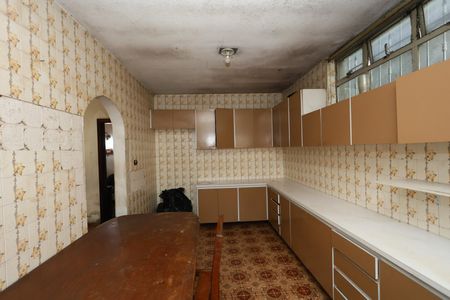 Casa à venda com 239m², 5 quartos e 2 vagascozinha 