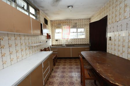 Casa à venda com 239m², 5 quartos e 2 vagascozinha 