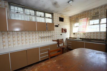 Casa à venda com 239m², 5 quartos e 2 vagascozinha 