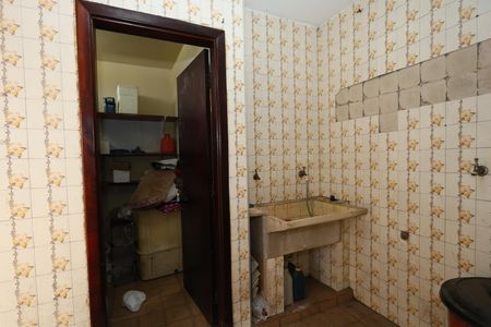 Casa à venda com 239m², 5 quartos e 2 vagasÁrea de Serviço