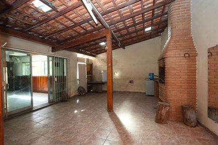 Casa à venda com 239m², 5 quartos e 2 vagasÁrea comum - Churrasqueira