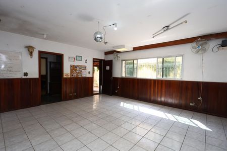 Casa à venda com 239m², 5 quartos e 2 vagasSala 