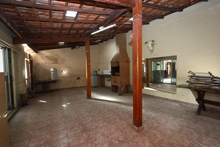 Casa à venda com 239m², 5 quartos e 2 vagasÁrea comum - Churrasqueira