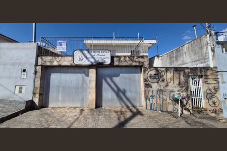 Casa à venda com 239m², 5 quartos e 2 vagas   Fachada