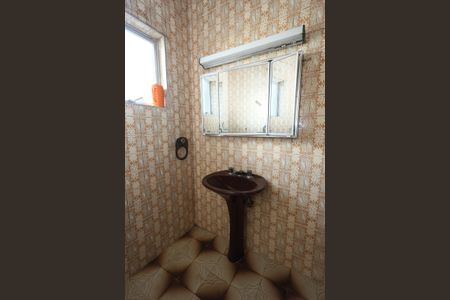 Casa à venda com 239m², 5 quartos e 2 vagasBanheiro 1