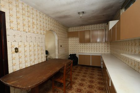 Casa à venda com 239m², 5 quartos e 2 vagascozinha 