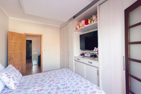 Casa à venda com 250m², 3 quartos e 3 vagasSuíte 2
