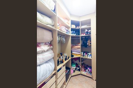 Casa à venda com 250m², 3 quartos e 3 vagasCloset da Suíte 2