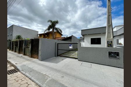 Casa para alugar com 67m², 2 quartos e 1 vagaFachada 