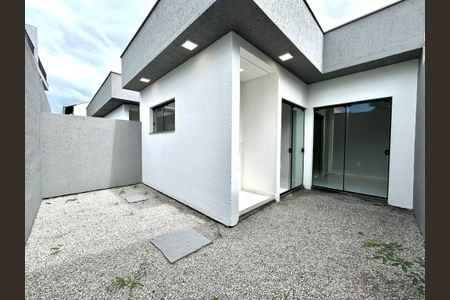 Casa para alugar com 67m², 2 quartos e 1 vagaÁrea externa