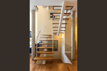 Casa de condomínio à venda com 347m², 4 quartos e 6 vagasSala