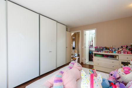 Casa de condomínio à venda com 347m², 4 quartos e 6 vagasSuíte 3