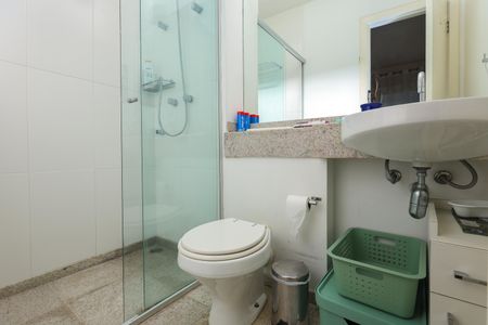 Casa de condomínio à venda com 347m², 4 quartos e 6 vagasBanheiro da Suíte 2