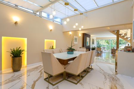 Casa de condomínio à venda com 347m², 4 quartos e 6 vagasSala