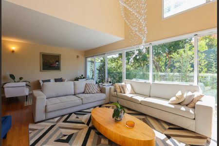 Casa de condomínio à venda com 347m², 4 quartos e 6 vagasSala