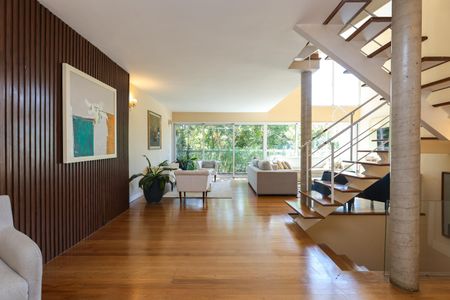 Casa de condomínio à venda com 347m², 4 quartos e 6 vagasSala