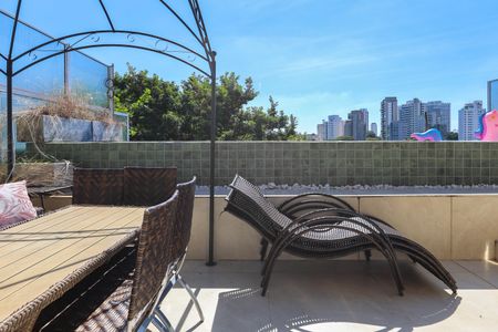 Casa de condomínio à venda com 347m², 4 quartos e 6 vagasÁrea externa