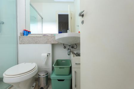 Casa de condomínio à venda com 347m², 4 quartos e 6 vagasBanheiro da Suíte 2