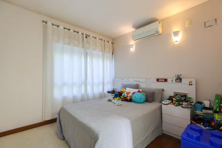 Casa de condomínio à venda com 347m², 4 quartos e 6 vagasSuíte 2