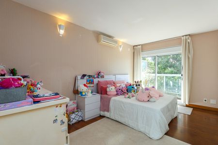 Casa de condomínio à venda com 347m², 4 quartos e 6 vagasSuíte 3