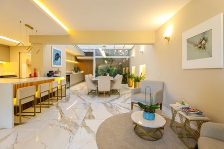 Casa de condomínio à venda com 347m², 4 quartos e 6 vagasSala