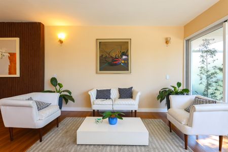 Casa de condomínio à venda com 347m², 4 quartos e 6 vagasSala