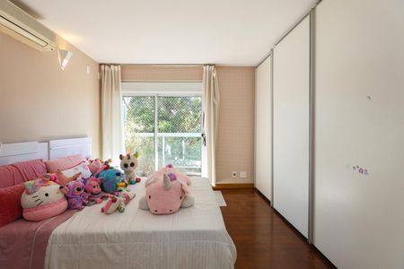 Casa de condomínio à venda com 347m², 4 quartos e 6 vagasSuíte 3