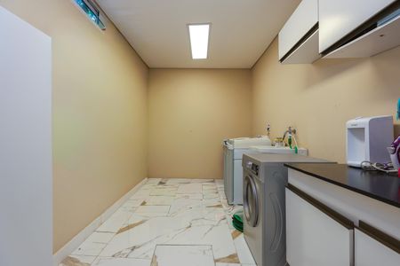 Casa de condomínio à venda com 347m², 4 quartos e 6 vagasÁrea de Serviço