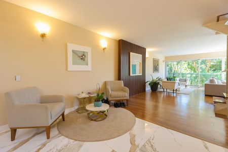 Casa de condomínio à venda com 347m², 4 quartos e 6 vagasSala