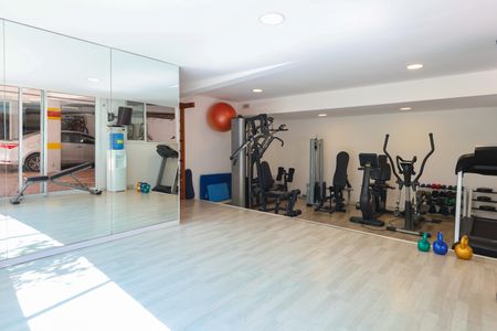 Casa de condomínio à venda com 347m², 4 quartos e 6 vagasÁrea comum - Academia