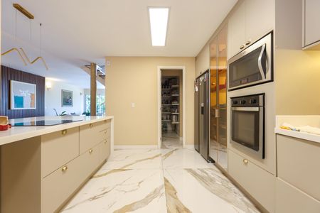 Casa de condomínio à venda com 347m², 4 quartos e 6 vagasCozinha