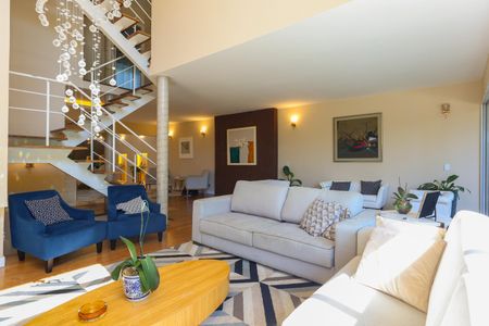 Casa de condomínio à venda com 347m², 4 quartos e 6 vagasSala