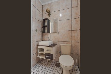 Banheiro de kitnet/studio para alugar com 1 quarto, 27m² em Vila Ipiranga, Porto Alegre