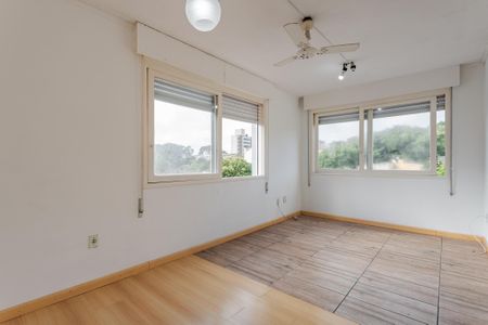 Sala/Quarto de kitnet/studio para alugar com 1 quarto, 27m² em Vila Ipiranga, Porto Alegre